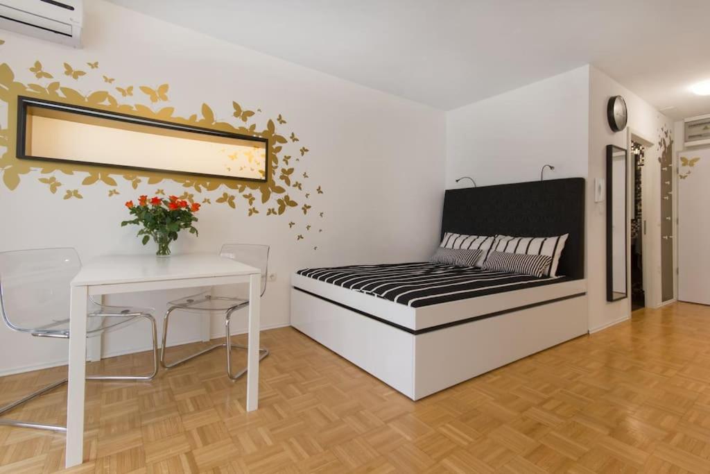 Gorgeous Central Flat With Garage Любляна Экстерьер фото