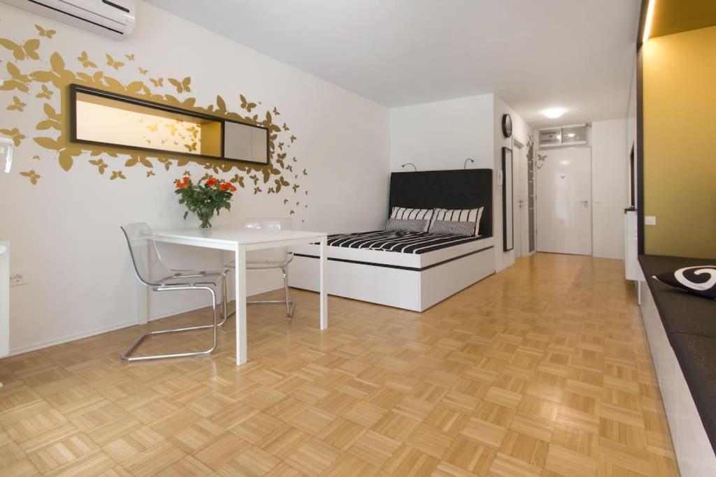 Gorgeous Central Flat With Garage Любляна Экстерьер фото